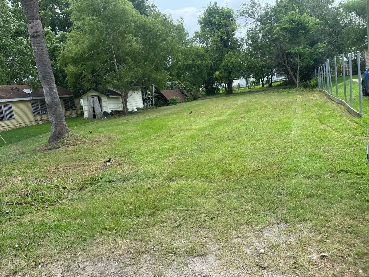 118 28th Street N, Texas City, TX 77590 - #1