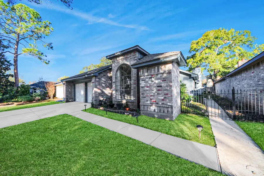 1318 Roundstone Drive, Richmond, TX 77406 - Image #2