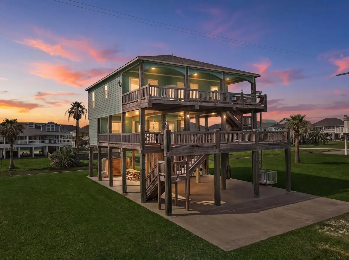 2929 Lakeside, Crystal Beach, TX 77650 - #1
