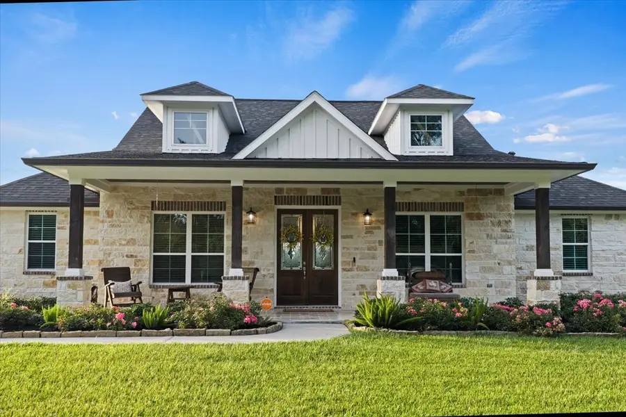 907 Oak Street, Anahuac, TX 77514 - #2