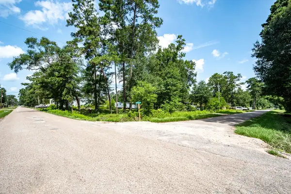 27085 Coach Light Lane, New Caney, TX 77357