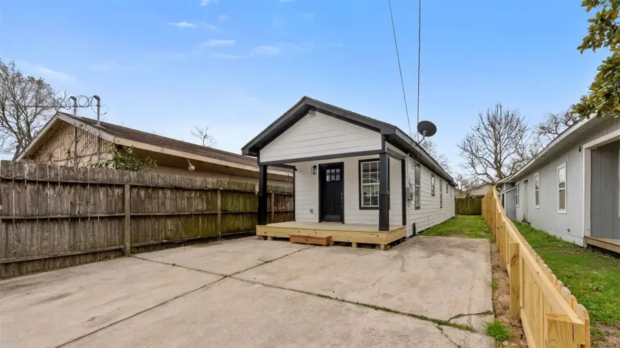 219 E James Street, Baytown, TX 77520 - #3