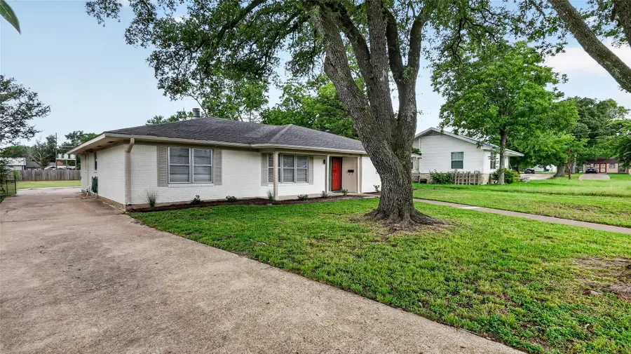 317 N Madison Street, Madisonville, TX 77864 - #2
