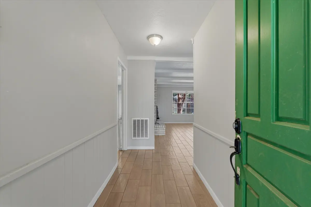 6004 Lakeside Drive, Liberty, TX 77575 - Image #1