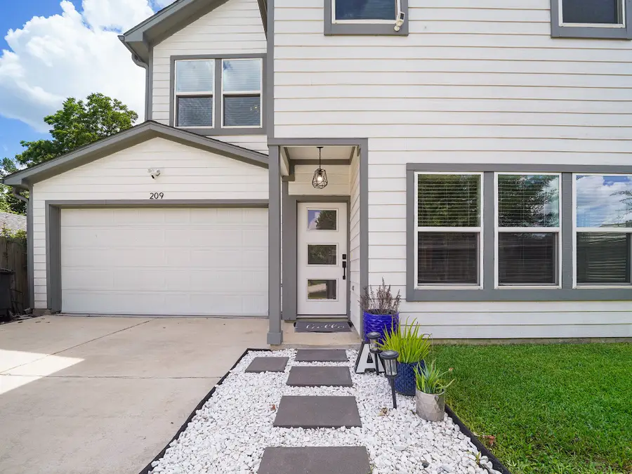 209 Blueberry Street, Houston, TX 77018 - #2