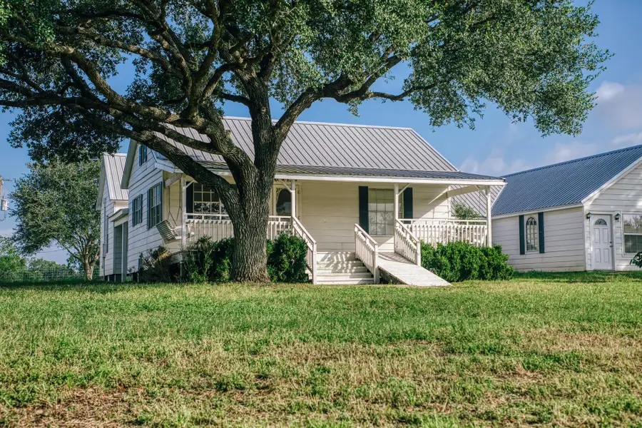 2734 Blue Hole Road, Bleiblerville, TX 78931 - #2