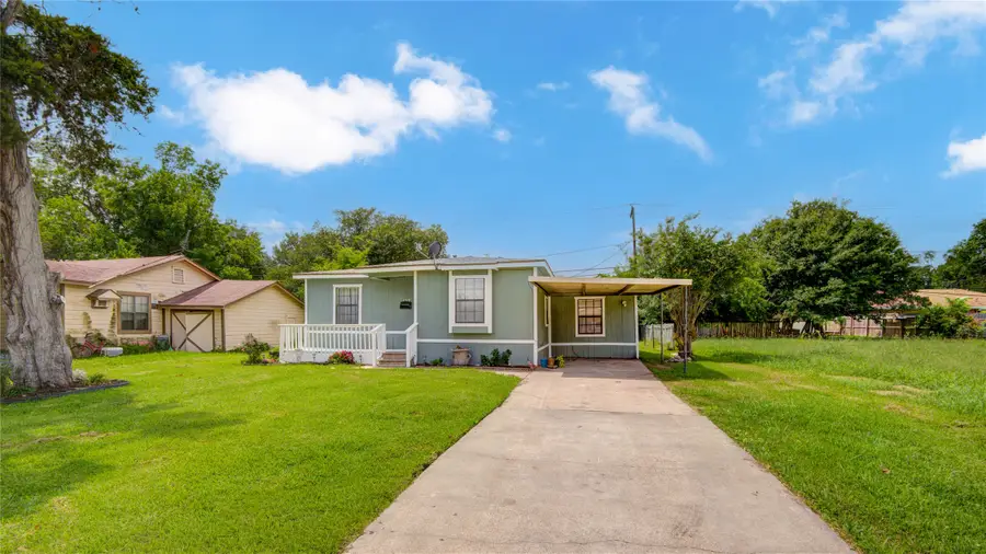 127 Huisache Street, Lake Jackson, TX 77566 - #2