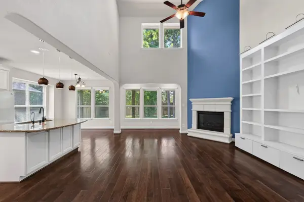 31 Whispering Thicket Place, The Woodlands, TX 77375