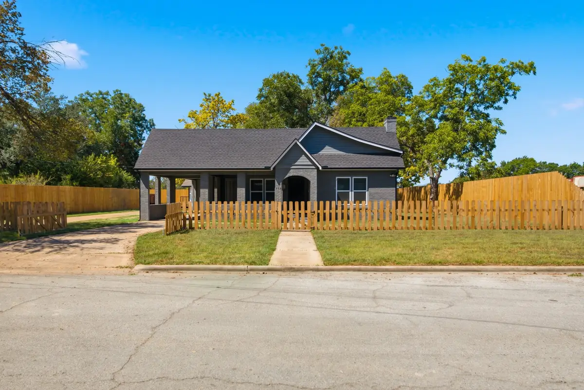 902 Post Oak Street, Hearne, TX 77859 - #1