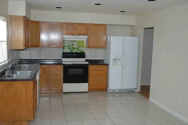 10325 Huntington Place Drive #325, Houston, TX 77099 - Image #2