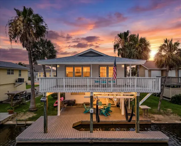 4306 Spanish Main, Jamaica Beach, TX 77554