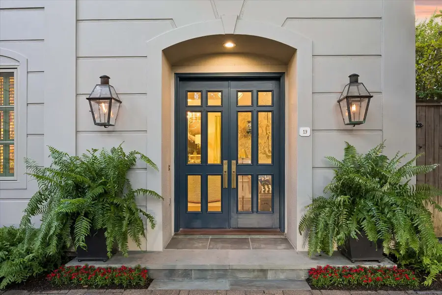 19 E Briar Hollow Lane, Houston, TX 77027 - #2