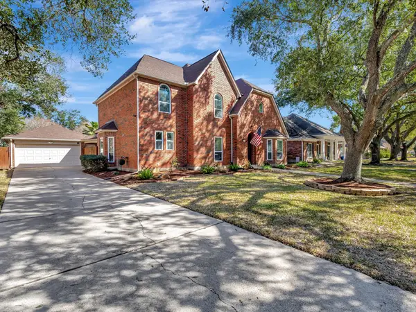 714 Crestwood Drive, El Lago, TX 77586