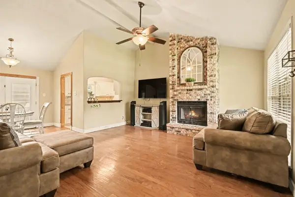 1010 E Belgravia Drive, Pearland, TX 77584