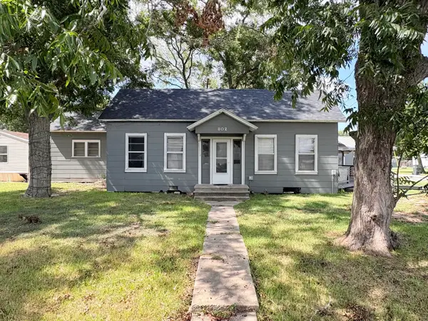 802 2nd Street, Louise, TX 77455