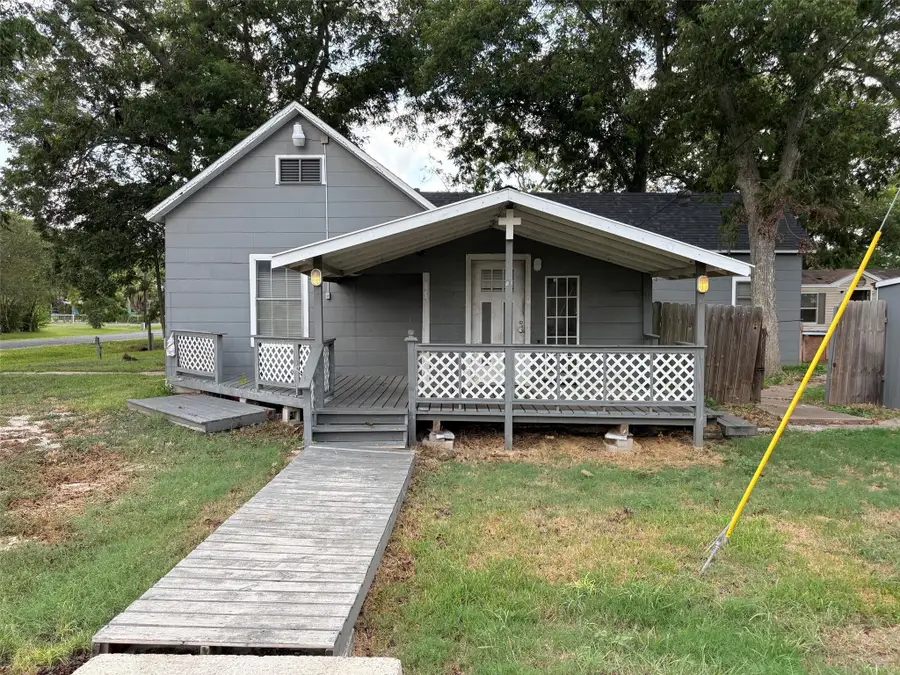 802 2nd Street, Louise, TX 77455 - #3