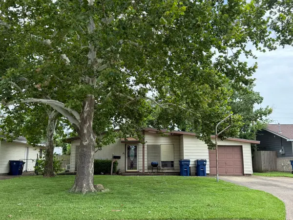 2213 17th Avenue N, Texas City, TX 77590