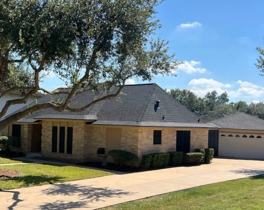 317 Raintree Lane, Lake Jackson, TX 77566 - Image #3