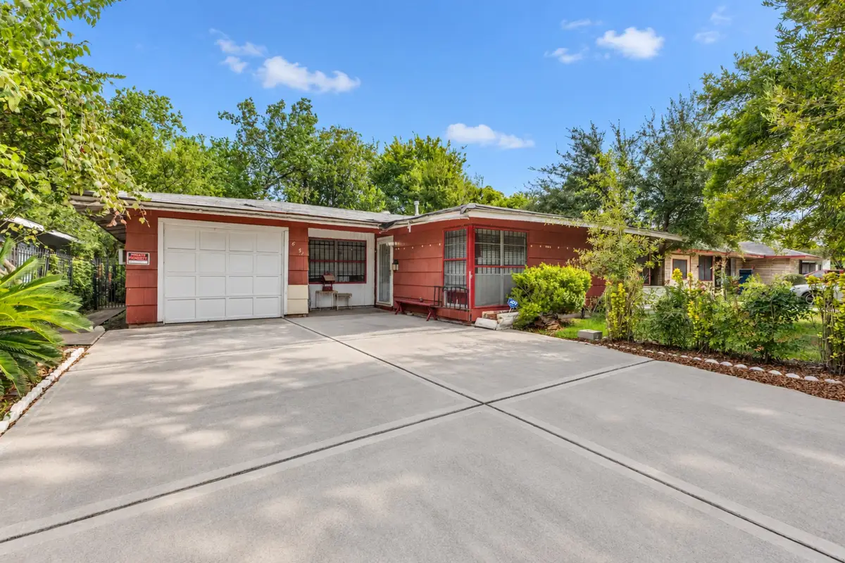 6051 Willow Glen Drive, Houston, TX 77033 - #1