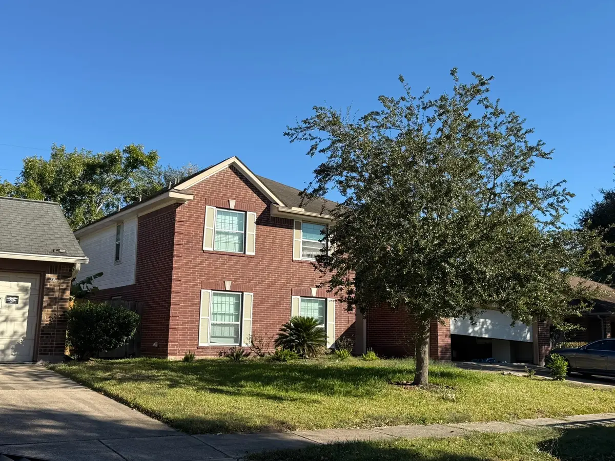 4823 Meadowglen Drive, Pearland, TX 77584 - Image #1