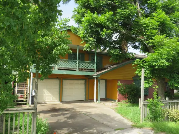 7102 N Highway 6, Hitchcock, TX 77563