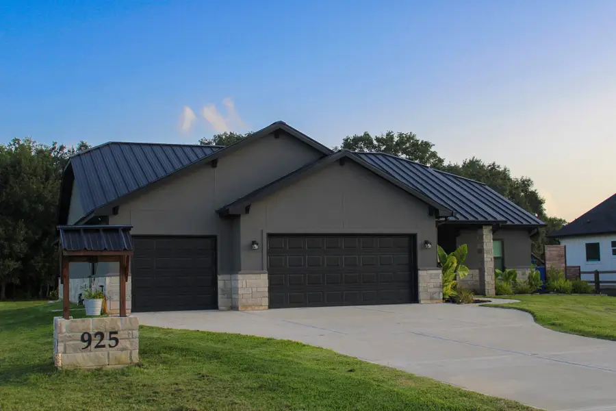 925 Chuckwagon Trail, Angleton, TX 77515 - #3