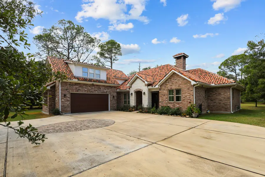 1216 S Hill Street, Alvin, TX 77511 - #2