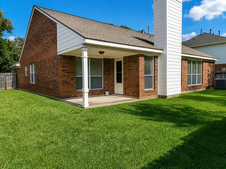 3904 Spring Circle Drive E, Pearland, TX 77584 - #2