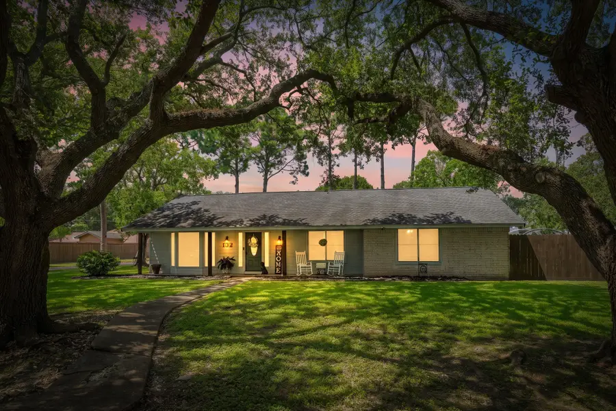 102 W Bronco Bend Street, Angleton, TX 77515 - #2