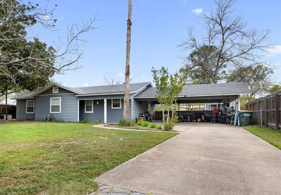 107 N River Drive, Columbus, TX 78934 - #2