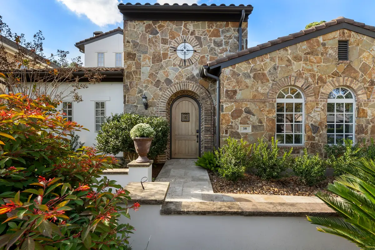 38 N Player Manor Circle, The Woodlands, TX 77382 - Image #1