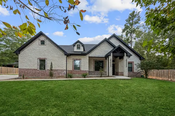 19691 Village Forest Drive, Montgomery, TX 77356