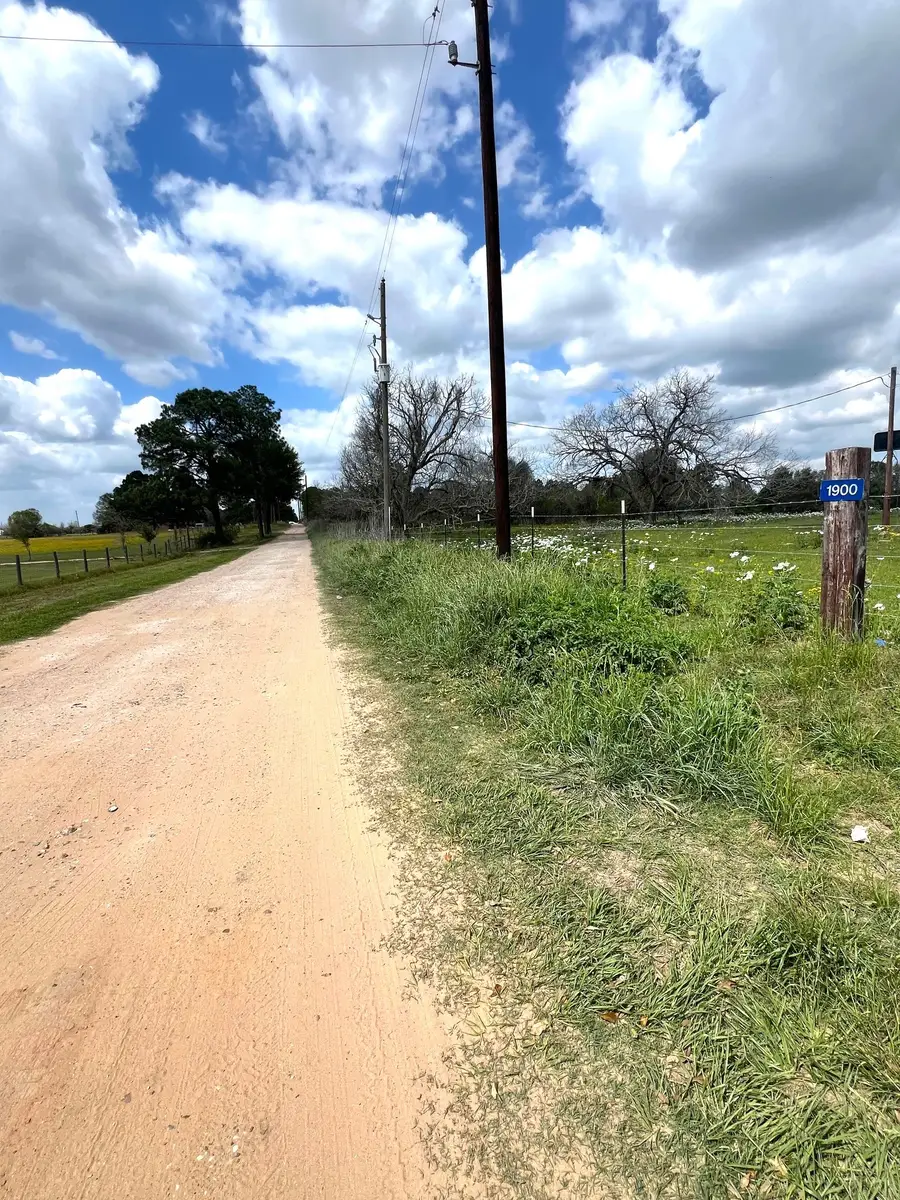 1900 Hluchan, Sealy, TX 77474 - #2