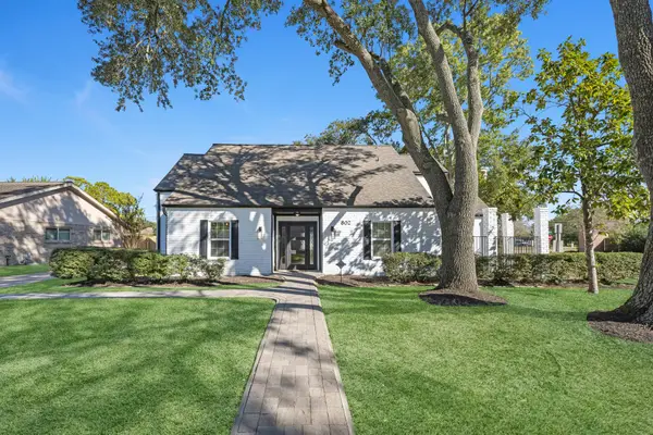 802 Lake Villa Drive, Seabrook, TX 77586