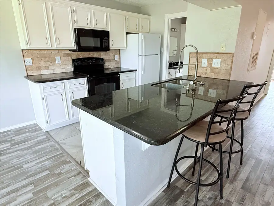 418 Garland Drive #203, Lake Jackson, TX 77566 - Image #2