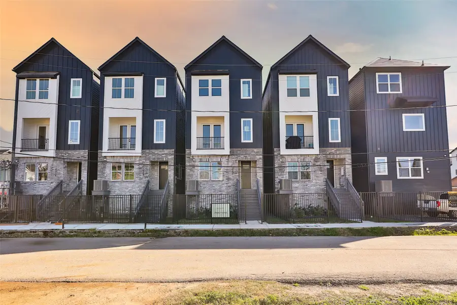 1020 W 15th 1/2 Street #A, Houston, TX 77008 - Image #3