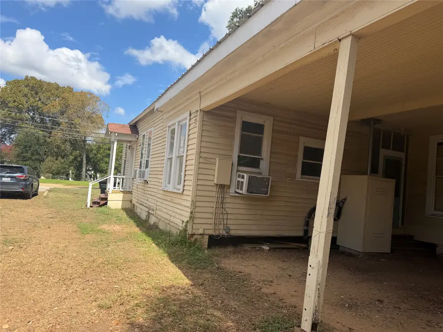 505 W Buck Street, Caldwell, TX 77836 - #2