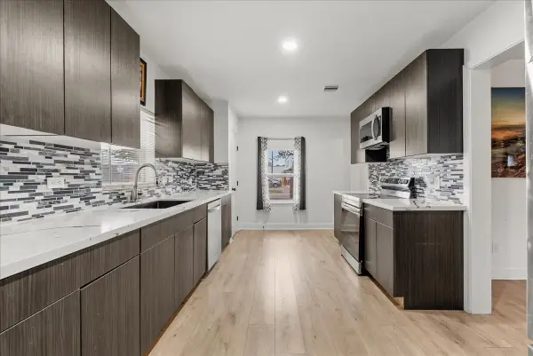 5201 Main Street, Santa Fe, TX 77510