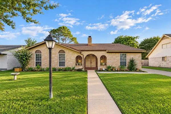 12302 Meadowdale Drive, Meadows Place, TX 77477