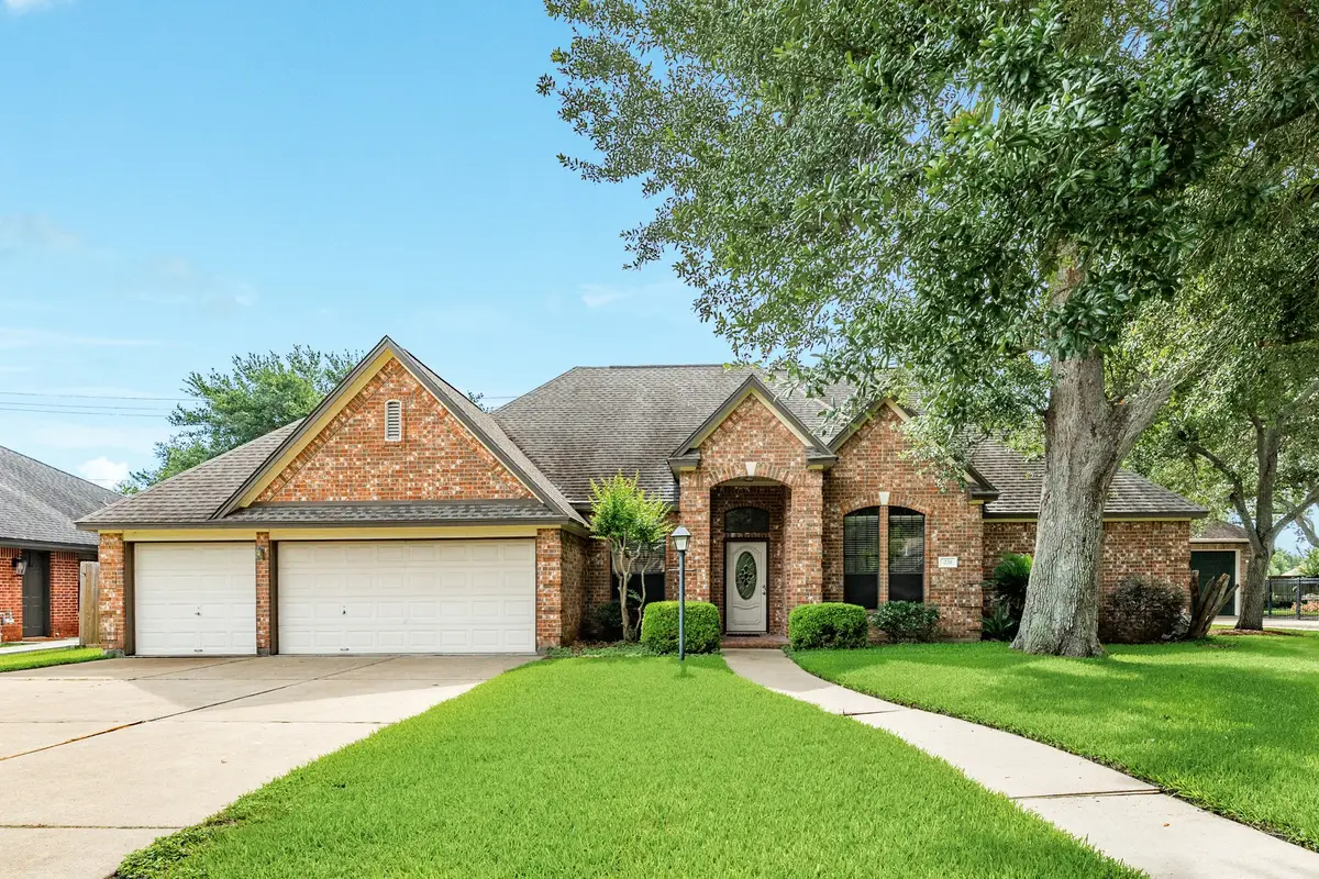 251 Chestnut Street, Lake Jackson, TX 77566 - #1