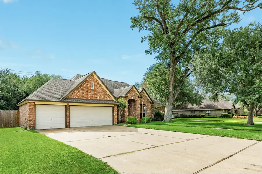 251 Chestnut Street, Lake Jackson, TX 77566 - #2