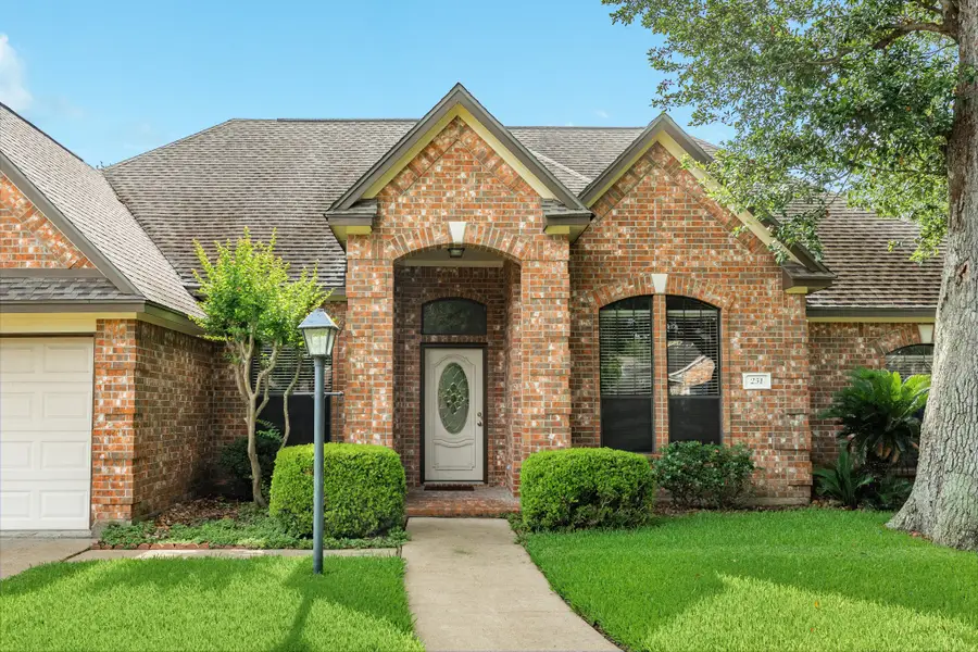 251 Chestnut Street, Lake Jackson, TX 77566 - #3