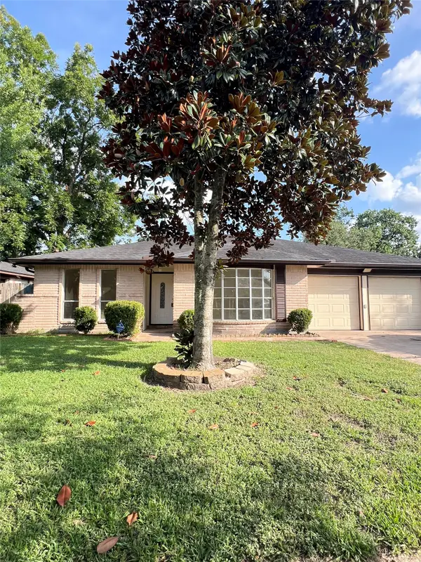 218 La Fonda Drive, Houston, TX 77060