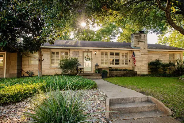 1601 S Chappell Hill Street, Brenham, TX 77833