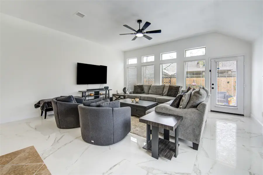 2819 Everhart Terrace Drive, Fresno, TX 77545 - Image #3