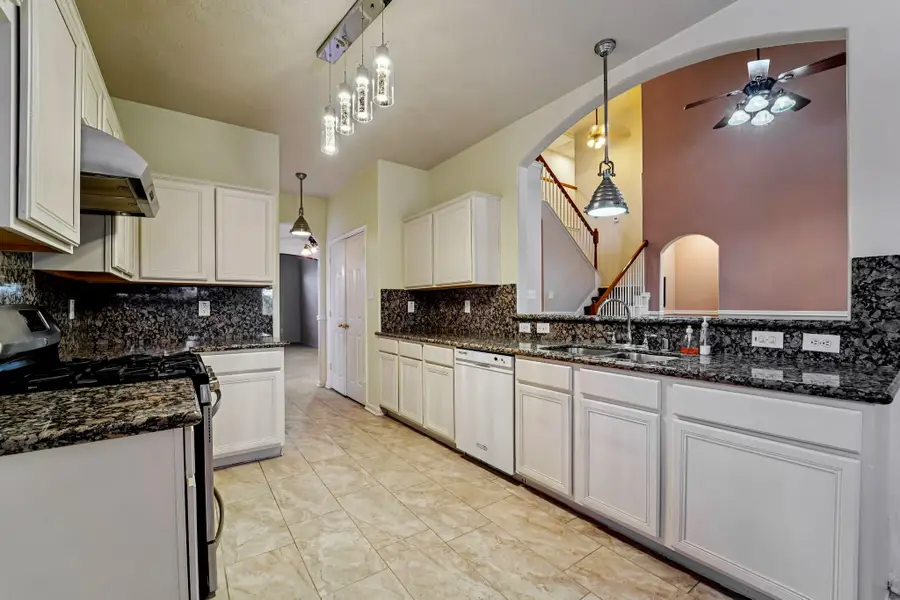 3818 Ridge Canyon Road, Baytown, TX 77521 - #3