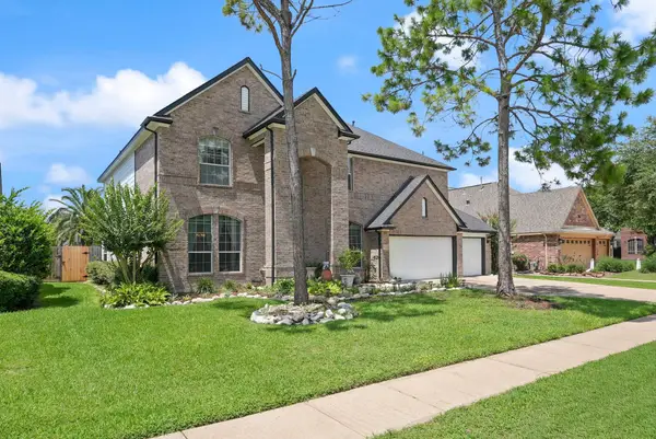 10003 Brookshore Ln, Pearland, TX 77584