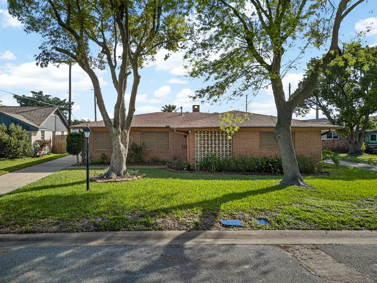 22 Willow Lane, Galveston, TX 77551 - #1