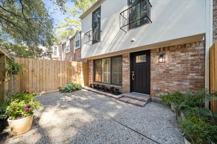 903 Wax Myrtle Lane, Houston, TX 77079 - Image #3
