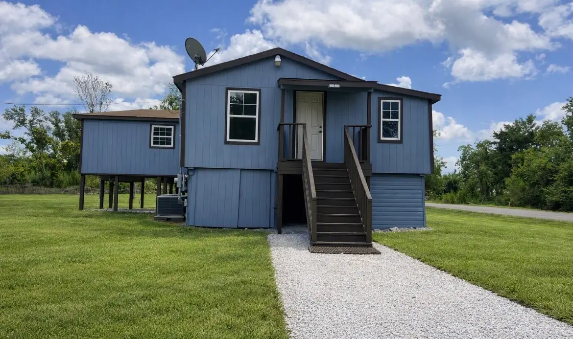 202 Snug Harbor Drive, Liverpool, TX 77577 - #1
